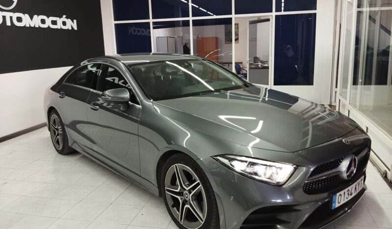 Coche Mercedes en concesionario listo para la venta